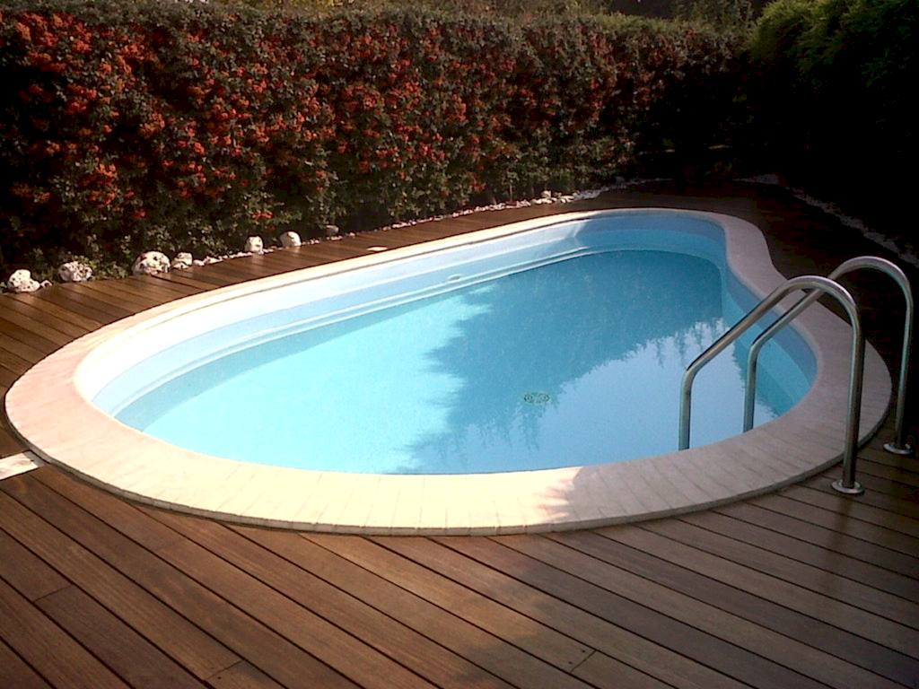 Bordo piscina in parquet