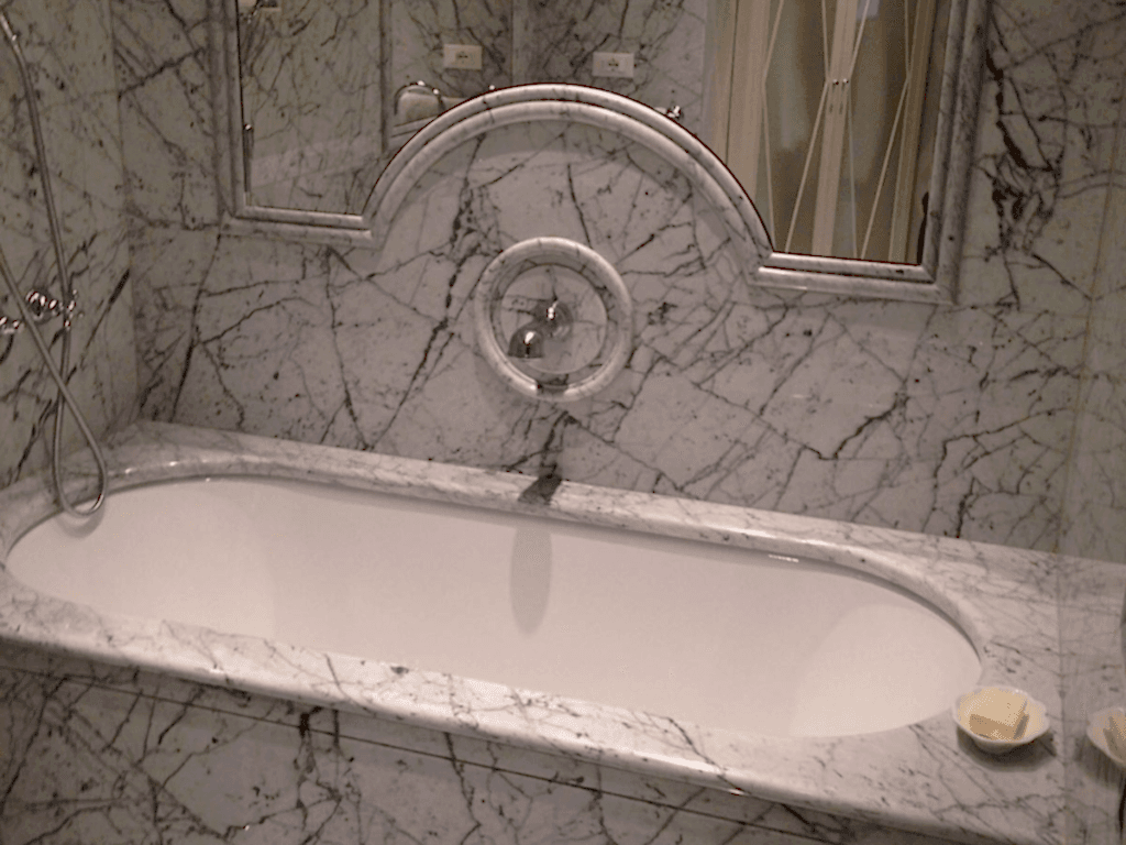 Bagno in marmo Bianco di Carrara