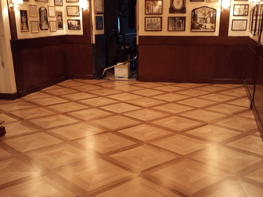 Parquet in quadrotte a disegno rovere e noce